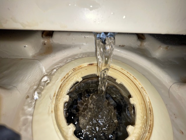 【江戸川区】浴槽の排水不良を改善してきました！